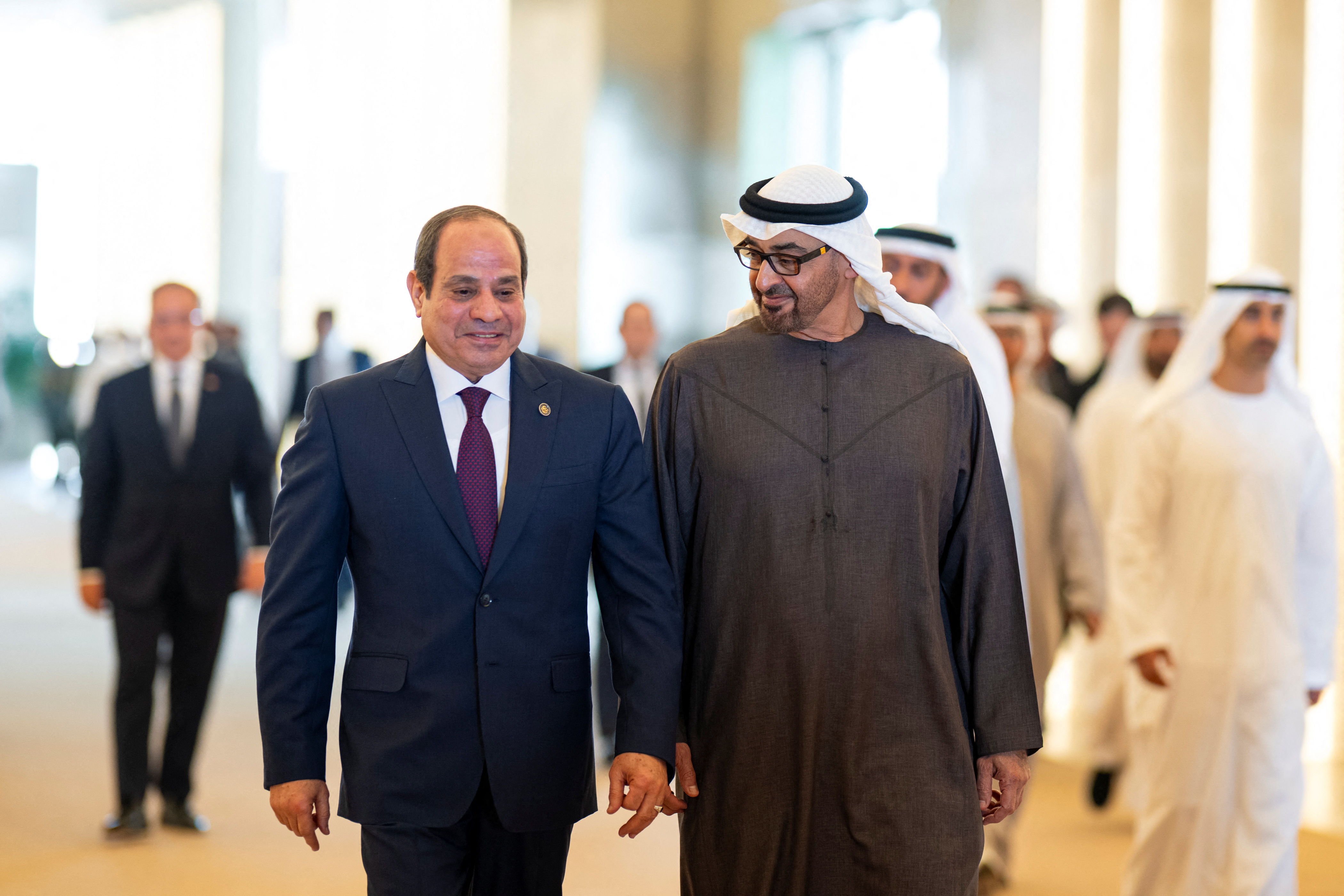 بن زايد للسيسي : تهجير للغزيين مقابل ضخ الميارات للقاهرة
